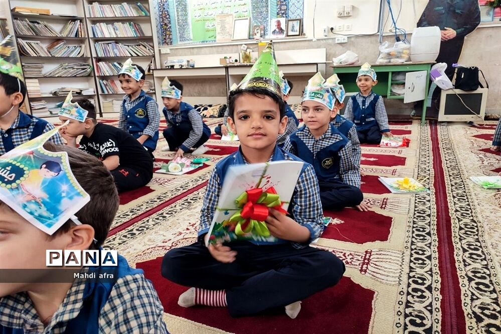 برگزاری جشن قرآن در دبستان شاهد امام کاظم (ع)