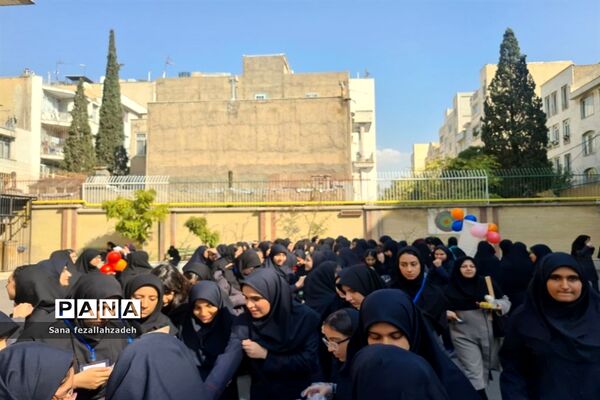 برگزاری جشنواره مدیریت هزینه درآمد در دبیرستان فرهنگ ۱۳