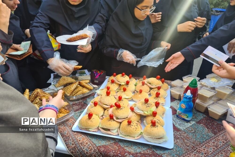 برگزاری جشنواره مدیریت هزینه درآمد در دبیرستان فرهنگ ۱۳