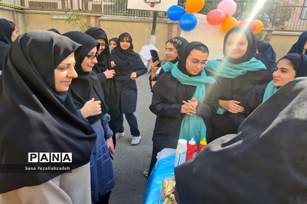 برگزاری جشنواره مدیریت هزینه درآمد در دبیرستان فرهنگ ۱۳