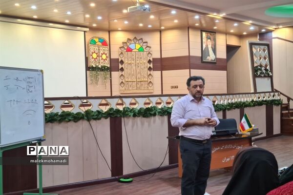 برگزاری دوره آموزشی مربیگری سرود دانش‌آموزی در منطقه ۱۳