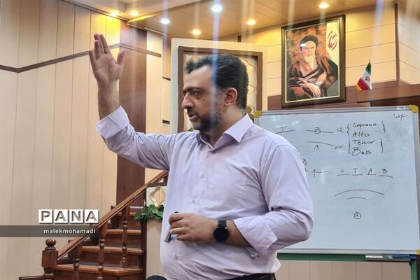 برگزاری دوره آموزشی مربیگری سرود دانش‌آموزی در منطقه ۱۳