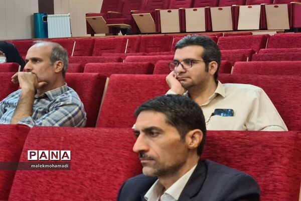 برگزاری دوره آموزشی مربیگری سرود دانش‌آموزی در منطقه ۱۳