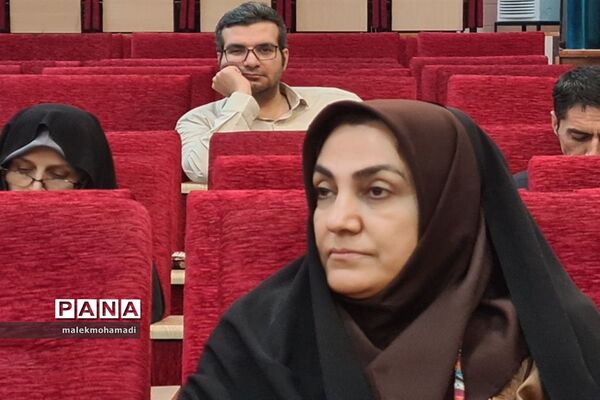 برگزاری دوره آموزشی مربیگری سرود دانش‌آموزی در منطقه ۱۳