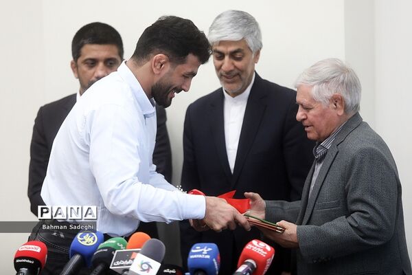 مراسم تجلیل از مدال‌آوران مسابقات جهانی کشتی ۲۰۲۳ صربستان