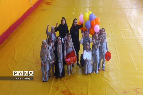 بزرگداشت هفته تربیت‌بدنی در دبستان شکوفه