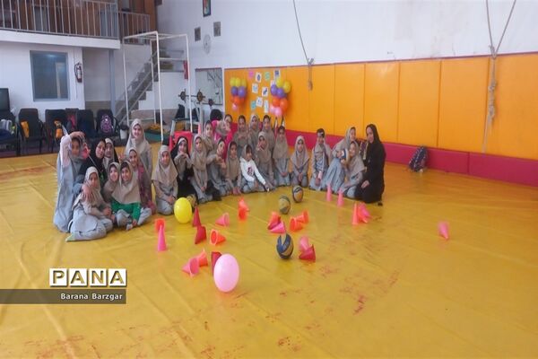 بزرگداشت هفته تربیت‌بدنی در دبستان شکوفه
