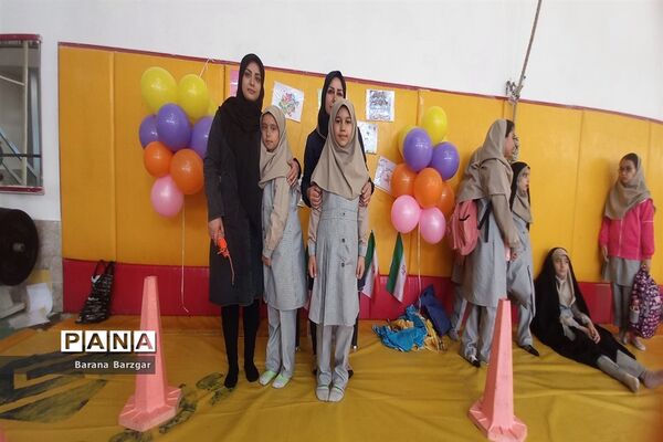بزرگداشت هفته تربیت‌بدنی در دبستان شکوفه