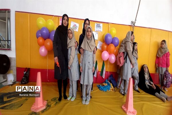 بزرگداشت هفته تربیت‌بدنی در دبستان شکوفه