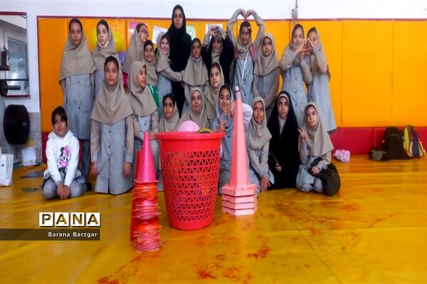 بزرگداشت هفته تربیت‌بدنی در دبستان شکوفه
