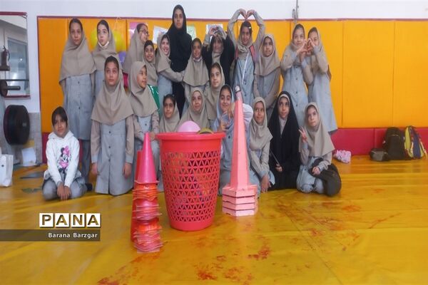 بزرگداشت هفته تربیت‌بدنی در دبستان شکوفه