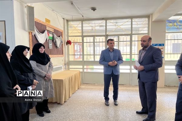 بازدید رئیس آموزش و پرورش ناحیه سه از دبیرستان حضرت زینب(س)