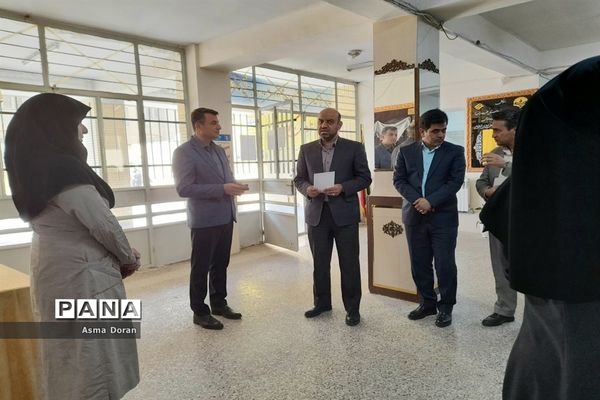 بازدید رئیس آموزش و پرورش ناحیه سه از دبیرستان حضرت زینب(س)