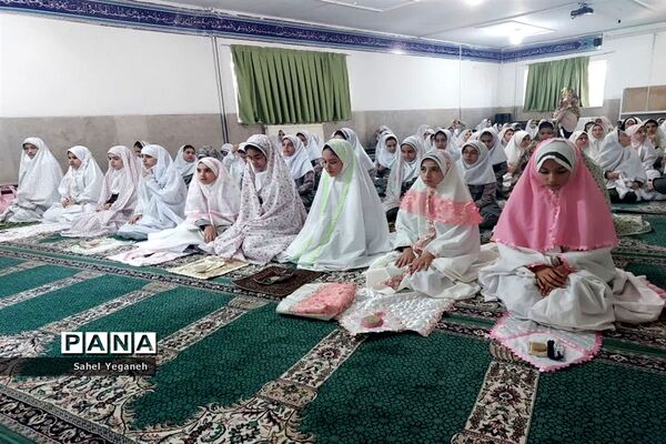 آموزش و برگزاری نماز جماعت درآموزشگاه الله‌اکبر اسلامشهر