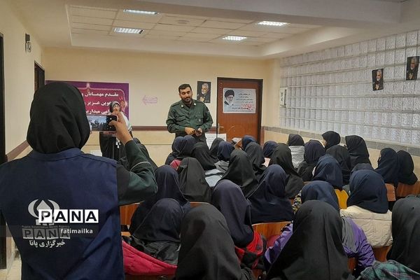 مراسم گرامیداشت هفته پدافند غیرعامل در دبیرستان دخترانه شهید سردار سلیمانی شهرستان فیروزکوه