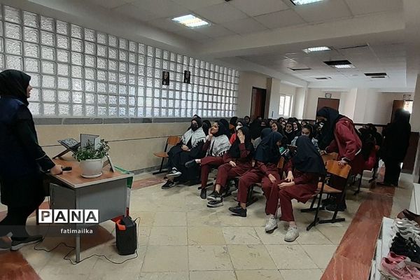 مراسم گرامیداشت هفته پدافند غیرعامل در دبیرستان دخترانه شهید سردار سلیمانی شهرستان فیروزکوه
