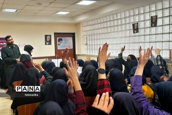 مراسم گرامیداشت هفته پدافند غیرعامل در دبیرستان دخترانه شهید سردار سلیمانی شهرستان فیروزکوه