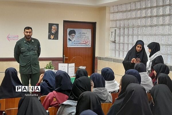 مراسم گرامیداشت هفته پدافند غیرعامل در دبیرستان دخترانه شهید سردار سلیمانی شهرستان فیروزکوه