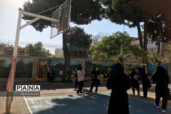 بزرگداشت هفته تربیت‌بدنی در دبیرستان شاهد ارض اقدس