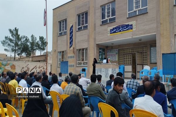 برگزاری اولین جلسه انجمن اولیا دبیرستان حضرت معصومه (س) خلیل‌آباد