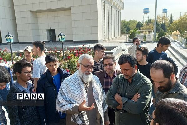 اردوی دانش‌آموزان منتخب ری 2 در نمایشگاه هوا و فضا