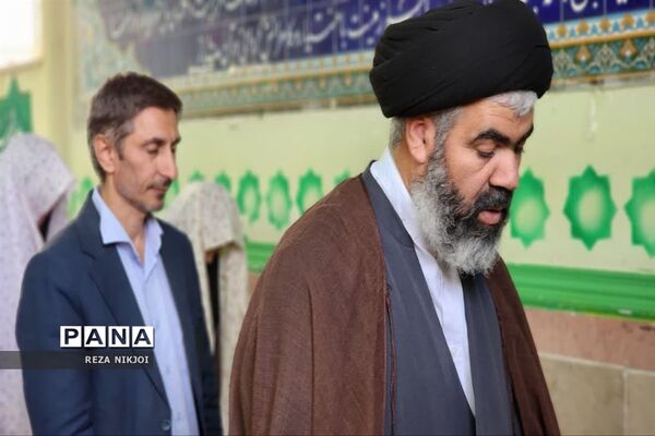 دیدار چهره به چهره و صمیمانه امام جمعه بخش گلستان با دانش‌آموزان آموزشگاه سمیه ناحیه یک بهارستان