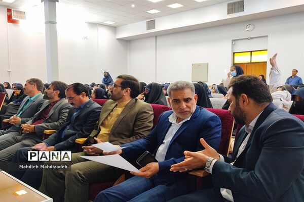 جلسه افتتاحیه طرح هسته‌های پیشران تربیتی و فرهنگی آموزش و پرورش ناحیه شش