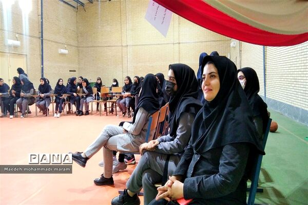 هفته تربیت بدنی در دبیرستان فرزانگان زاهدان