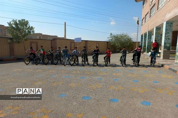 برگزاری المپیاد ورزشی درون‌مدرسه‌ای در دبستان ابوعلی‌سینا شهرستان فیروزکوه