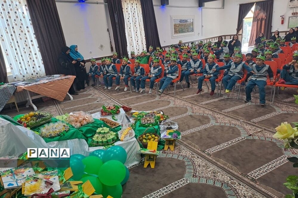 جشن قرآن در دبستان شاهد آقا مصطفی خمینی (ره)کاشمر