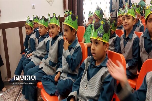جشن قرآن در دبستان شاهد آقا مصطفی خمینی (ره)کاشمر