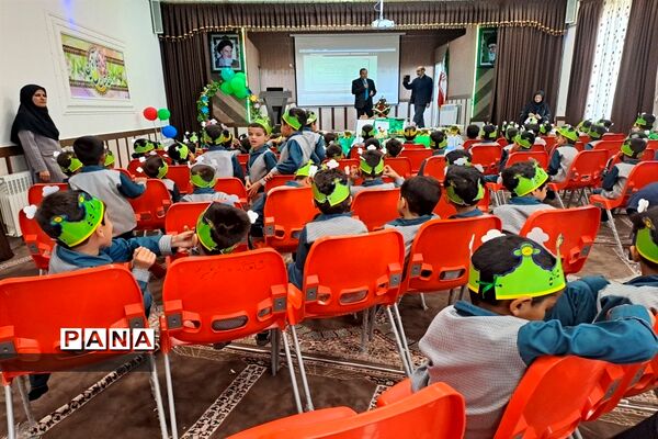جشن قرآن در دبستان شاهد آقا مصطفی خمینی (ره)کاشمر