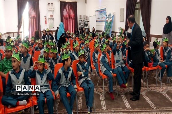 جشن قرآن در دبستان شاهد آقا مصطفی خمینی (ره)کاشمر