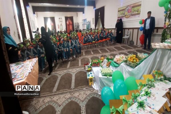 جشن قرآن در دبستان شاهد آقا مصطفی خمینی (ره)کاشمر