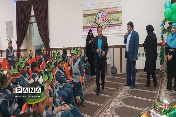 جشن قرآن در دبستان شاهد آقا مصطفی خمینی (ره)کاشمر