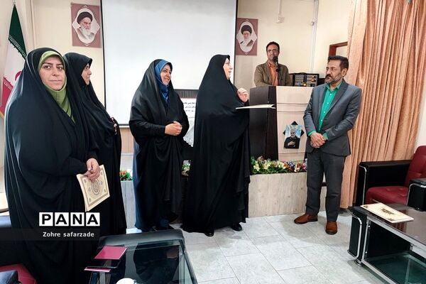 مراسم تقدیر از فعالان تربیتی و پرورشی در آموزش و پرورش رودهن