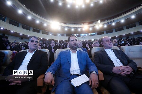 همایش طلیعه‌داران تعلیم و تربیت