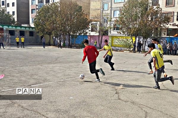 مسابقات فوتبال و والیبال به‌مناسبت هفته تربیت‌بدنی در مدرسه شهید بهشتی