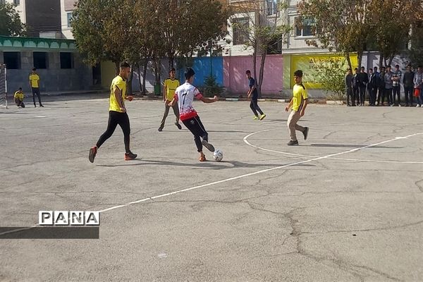 مسابقات فوتبال و والیبال به‌مناسبت هفته تربیت‌بدنی در مدرسه شهید بهشتی