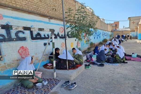 جشنواره غذای سالم و اردوی درون مدرسه‌ای در مدرسه شهید خاقانی شهرستان شیروان