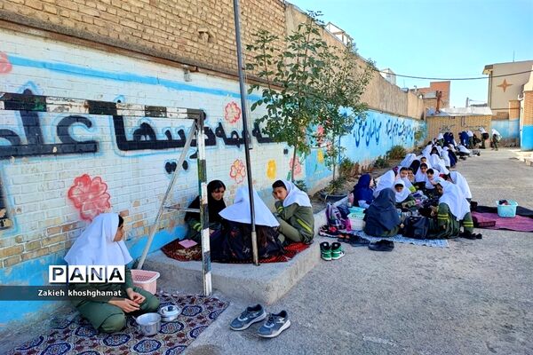 جشنواره غذای سالم و اردوی درون مدرسه‌ای در مدرسه شهید خاقانی شهرستان شیروان