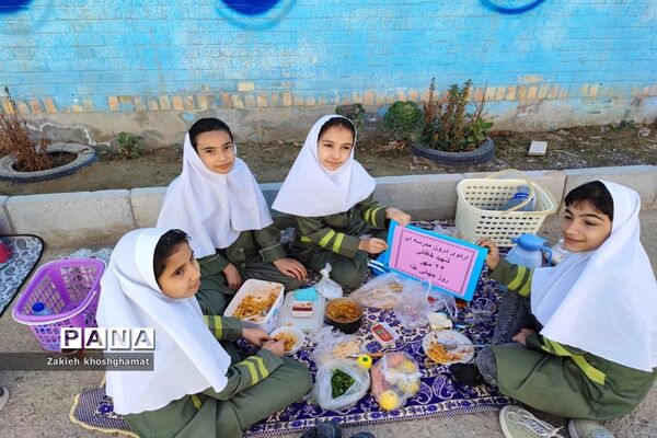 جشنواره غذای سالم و اردوی درون مدرسه‌ای در مدرسه شهید خاقانی شهرستان شیروان