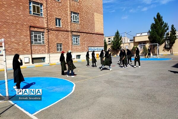 برگزاری المپیاد‌های ورزشی به‌مناسبت هفته تربیت‌بدنی در مدرسه شهدای اقتدار ملارد