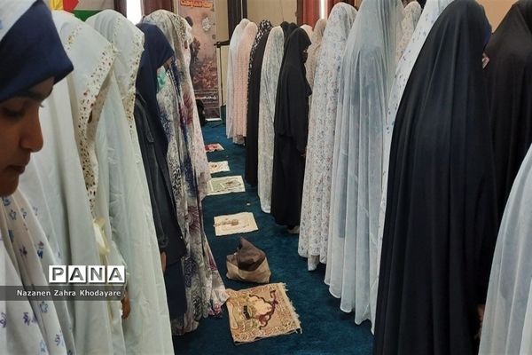 برگزاری نماز جماعت و نشست تبیینی با حضور دانش‌آموزان مدرسه هیات امنایی فرزانگان