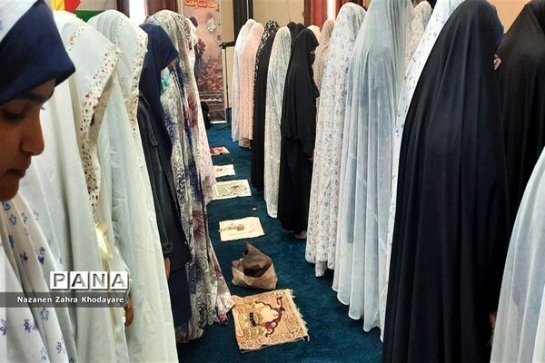 برگزاری نماز جماعت و نشست تبیینی با حضور دانش‌آموزان مدرسه هیات امنایی فرزانگان
