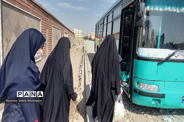 برگزاری نماز جماعت و نشست تبیینی با حضور دانش‌آموزان مدرسه هیات امنایی فرزانگان