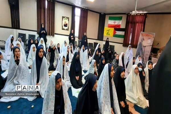 برگزاری نماز جماعت و نشست تبیینی با حضور دانش‌آموزان مدرسه هیات امنایی فرزانگان