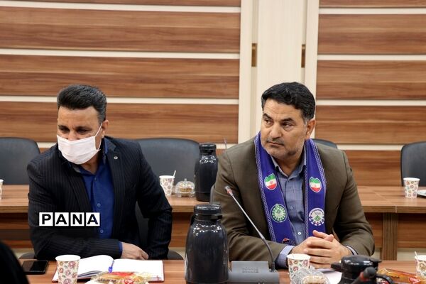 نشست هم‌اندیشی کارشناسان نواحی مشهد و تبادکان در خصوص ایام الله 13 آبان