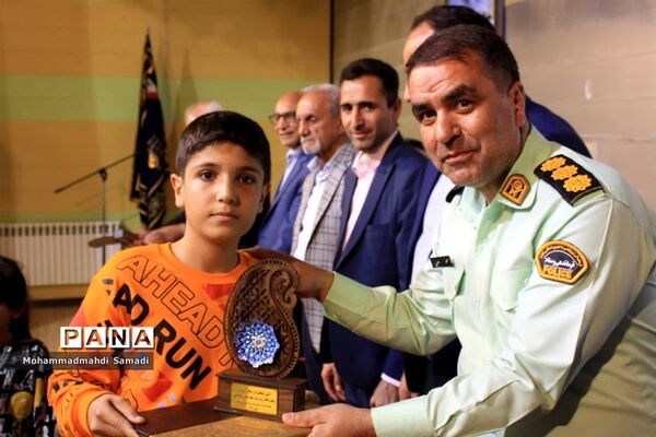 آیین تجلیل از دانش‌آموزان مدال‌آور شهرستان دلیجان