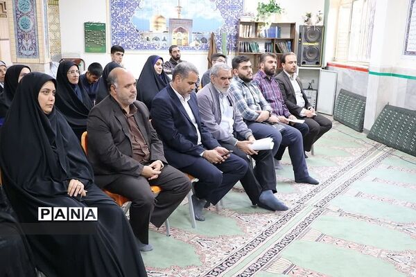 مراسم تقدیر از معلمان و دانش‌آموزان جهادی در ناحیه دو ری